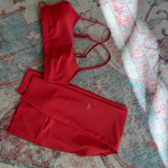 ALO Set - Candy Red - Picture 4 of 12